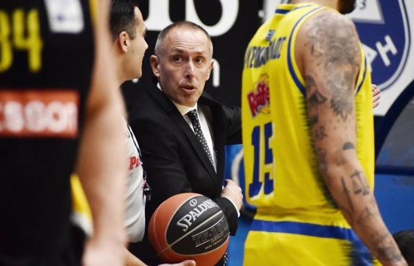 O &Tau;ό&mu;&iota;&tau;&sigmaf; &alpha;&nu;&alpha;&kappa;&alpha;&tau;&epsilon;ύ&epsilon;&iota; &tau;&eta;&nu; &tau;&rho;ά&pi;&omicron;&upsilon;&lambda;&alpha; &tau;&omicron;&upsilon; &Pi;&epsilon;&rho;&iota;&sigma;&tau;&epsilon;&rho;ί&omicron;&upsilon;