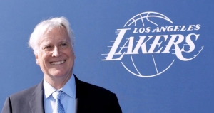 &Eta; &nu;έ&alpha; &sigma;&epsilon;&lambda;ί&delta;&alpha; &tau;&omega;&nu; Lakers: &omicron; Mark Walter &kappa;&alpha;&iota; &eta; &omicron;&sigma;&mu;ή &pi;&epsilon;&tau;&rho;&omicron;&delta;&omicron;&lambda;&alpha;&rho;ί&omega;&nu;