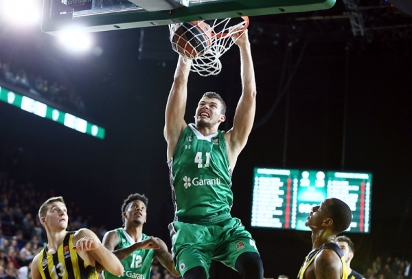 To &mu;&alpha;&kappa;&rho;&iota;&nu;ό &rho;&iota;&mu;&pi;ά&omicron;&upsilon;&nu;&tau;, Day 22. H &mu;ά&chi;&eta; &tau;&omega;&nu; &phi;&theta;&eta;&nu;ώ&nu; &epsilon;&iota;&sigma;&iota;&tau;&eta;&rho;ί&omega;&nu;