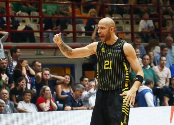 &Kappa;ά&tau;&iota; &pi;&alpha;&rho;&alpha;&pi;ά&nu;&omega; &alpha;&pi;ό έ&nu;&alpha; buzzer beater