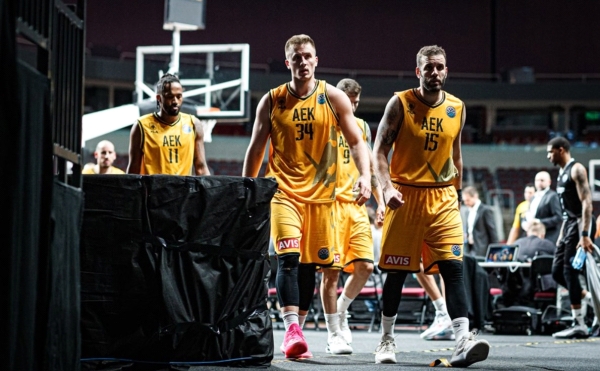 Ί&alpha;&nu; &Chi;ά&mu;&epsilon;&rho;: &Pi;&iota;&omicron; &alpha;&pi;&alpha;&rho;&alpha;ί&tau;&eta;&tau;&omicron;&sigmaf; &alpha;&pi;ό &pi;&omicron;&tau;έ